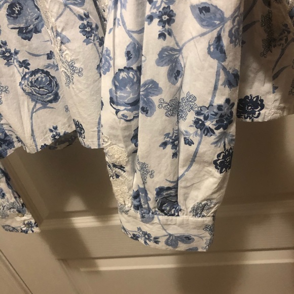 Zara White & Blue flowers long sleeve blouse - Picture 3 of 6
